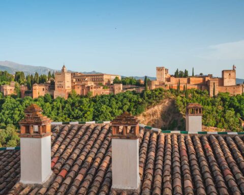 The Ultimate Guide to Visiting the Alhambra: Tips, Tricks and Must-Sees